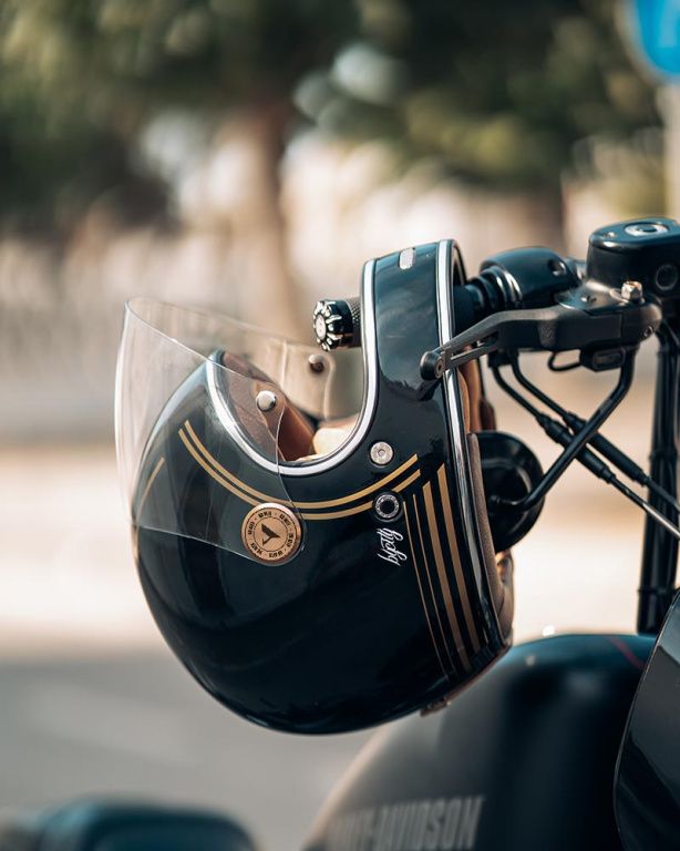 Шлем BY CITY ROADSTER II GOLD BLACK R.22.06