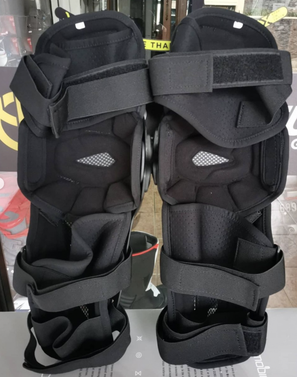 Наколенники детские Leatt Knee Guard Dual Axis Jr Черные
