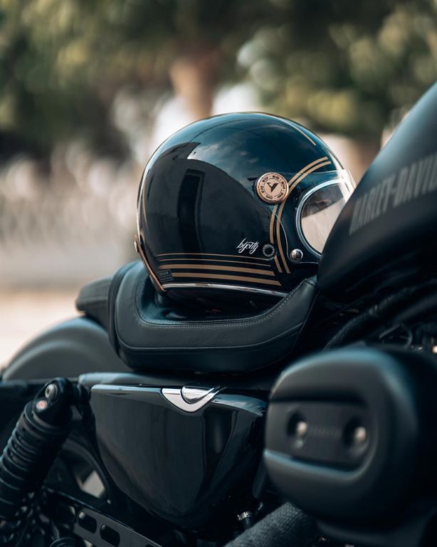 Шлем BY CITY ROADSTER II GOLD BLACK R.22.06