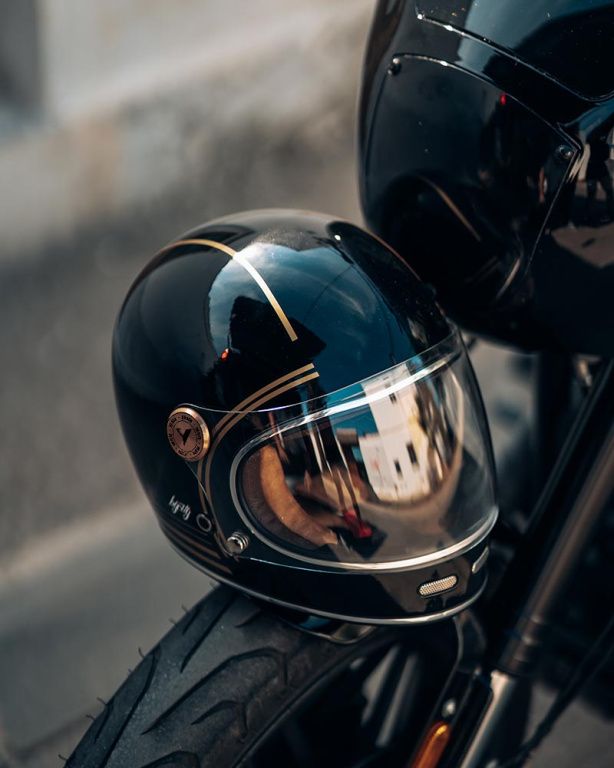 Шлем BY CITY ROADSTER II GOLD BLACK R.22.06